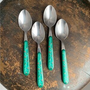 Set of 4 Oneida Christmas Green Garland stainless steel spoons w/plastic handles